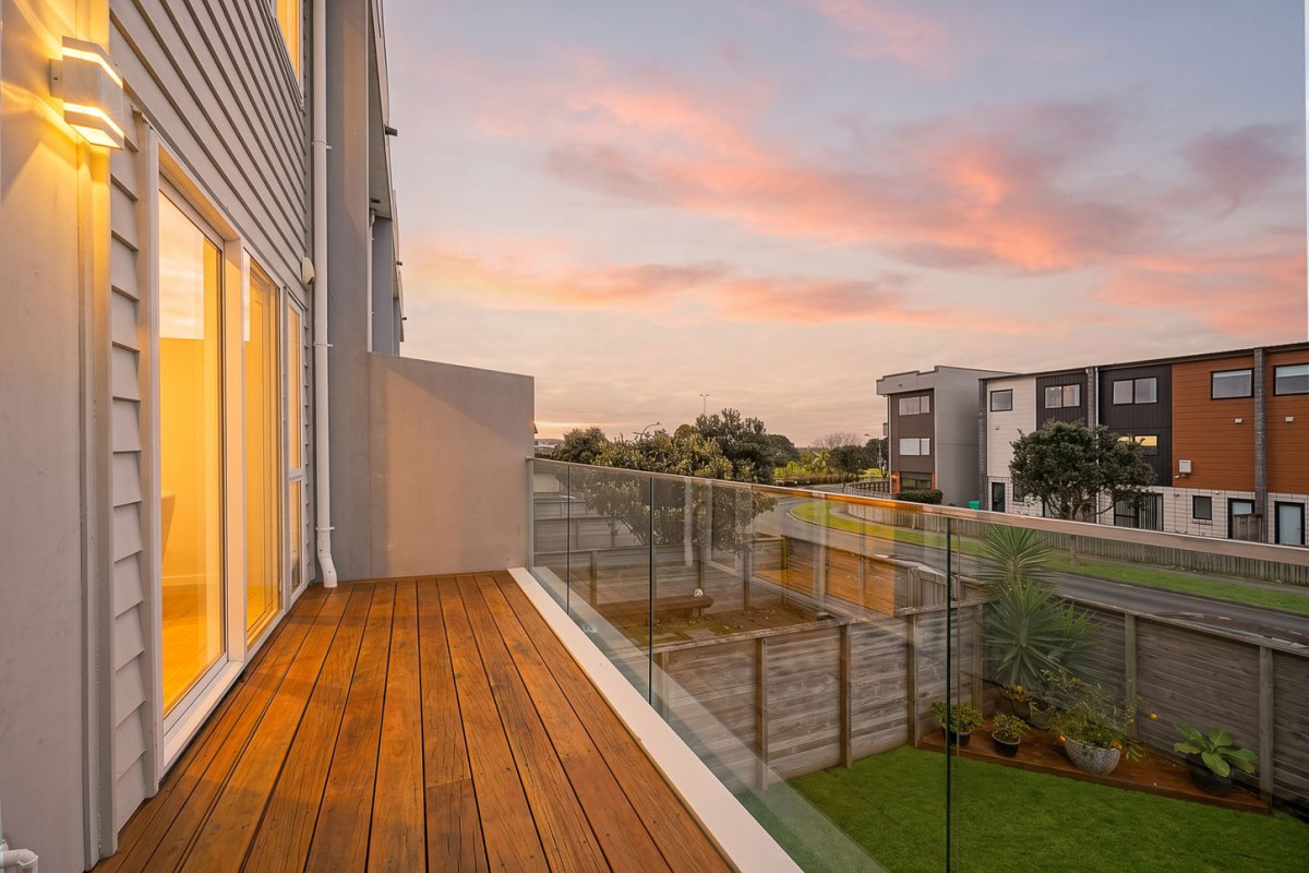 4 beds (2 ensuites) 3.5 baths home with garage, 1 ensuite ground floor, 77 Bordeaux Parade, Te Atatu South, Auckland