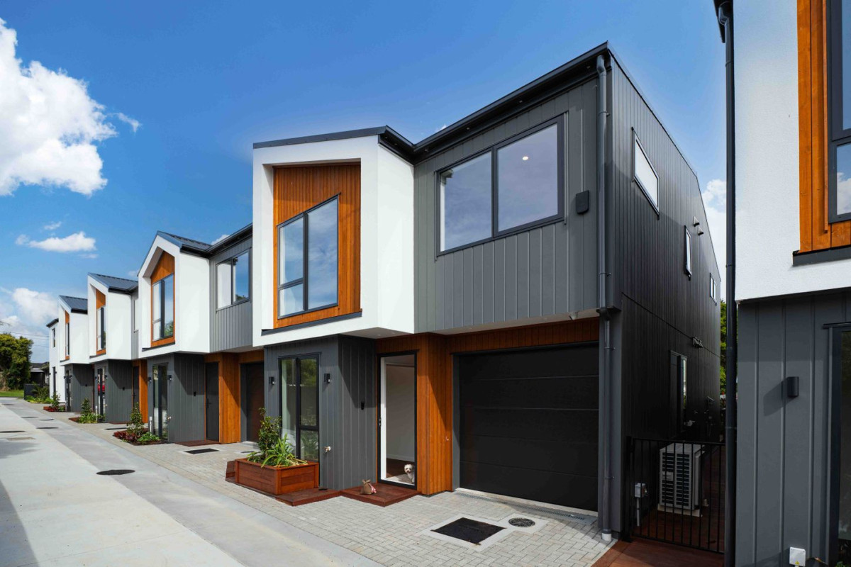 Must Sell, All Offers Considered, Double Westlake High School Zone, 174m2 4 beds + multi-purpose room 3 baths home with garage, 5/7 Alma Road, Milford, Auckland