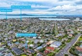 Westlake school zone, Brick and tile 4 beds + study room 2 baths house with double garage, 2/121 Forrest Hill Road, Forrest Hill, Auckland