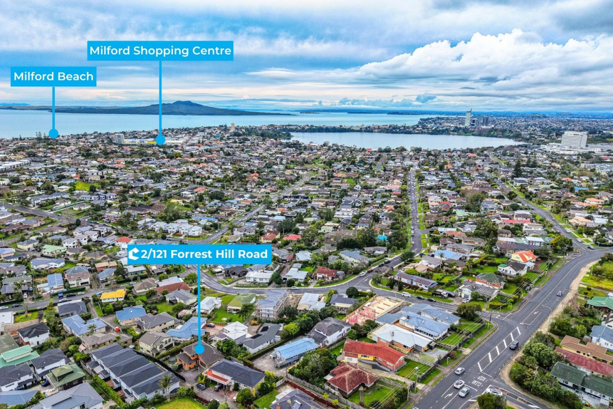 Westlake school zone, Brick and tile 4 beds + study room 2 baths house with double garage, 2/121 Forrest Hill Road, Forrest Hill, Auckland