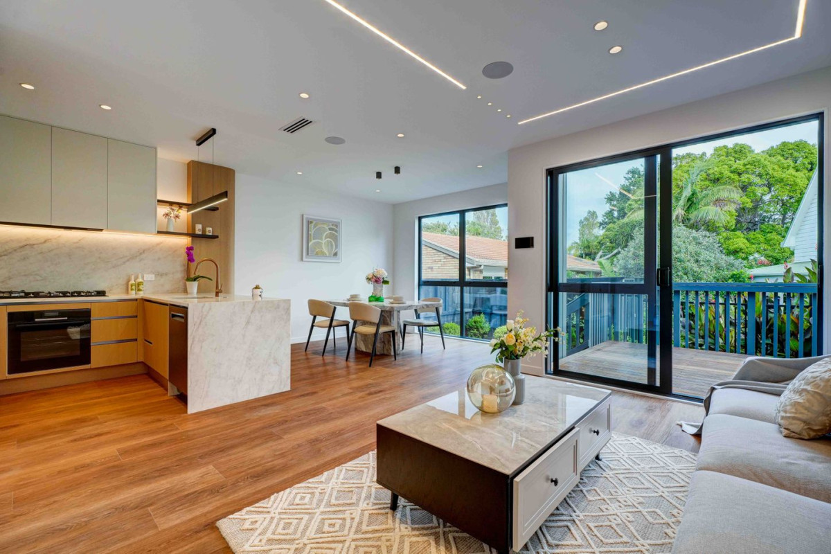 Must Sell, All Offers Considered, Double Westlake High School Zone, 174m2 4 beds + multi-purpose room 3 baths home with garage, 5/7 Alma Road, Milford, Auckland