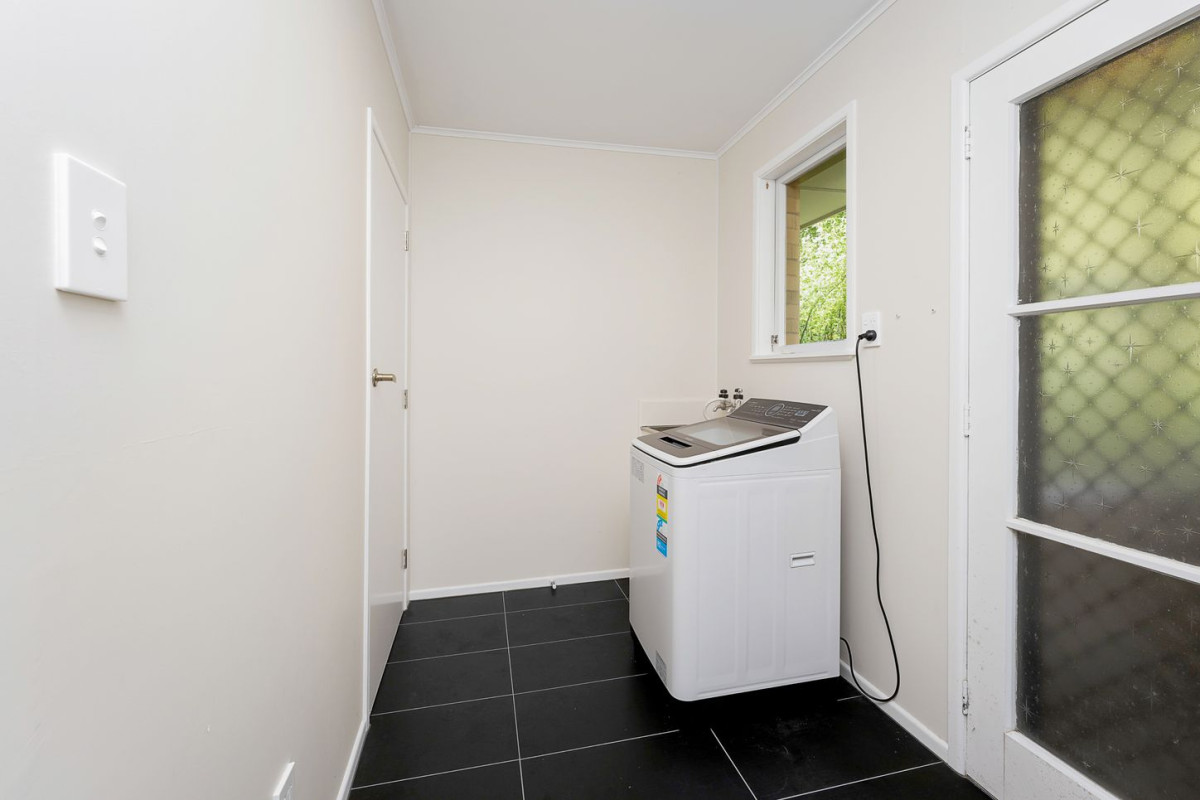 Brick and tile 3 beds 1 bath home with garage, 1/93 Symonds Street, Royal Oak, Auckland
