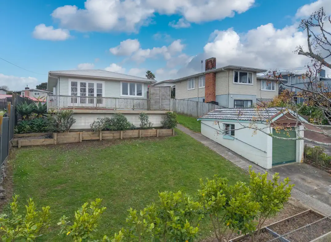 641m2 section, 3 beds 1 bath house with garage, 65 Rosamund Avenue, New Windsor, Auckland