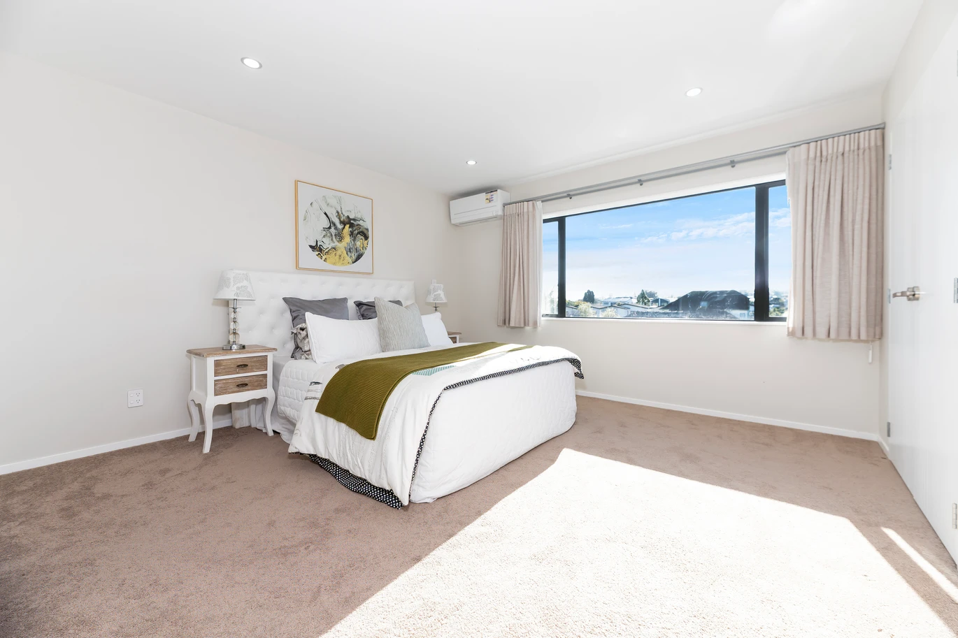 4 beds (3 ensuites) 4 baths home with garage, 1 ensuite ground floor, 1/18 Hutchinsons Road Bucklands Beach, Auckland