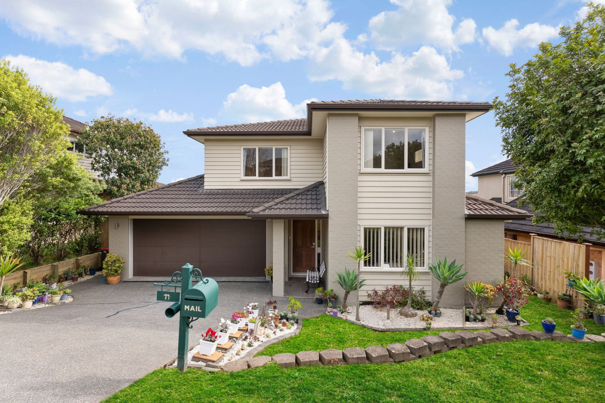 Kingsley-Built Family Haven in Mission Heights, Offered by its first owner since new, 4 beds 2.5 baths house with double garage, 11 Amaretto Avenue, Flat Bush, Auckland
