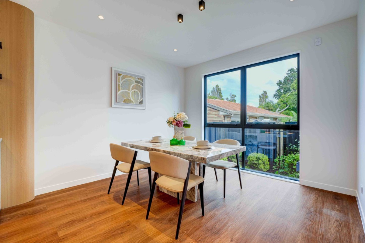 Must Sell, All Offers Considered, Double Westlake High School Zone, 174m2 4 beds + multi-purpose room 3 baths home with garage, 5/7 Alma Road, Milford, Auckland