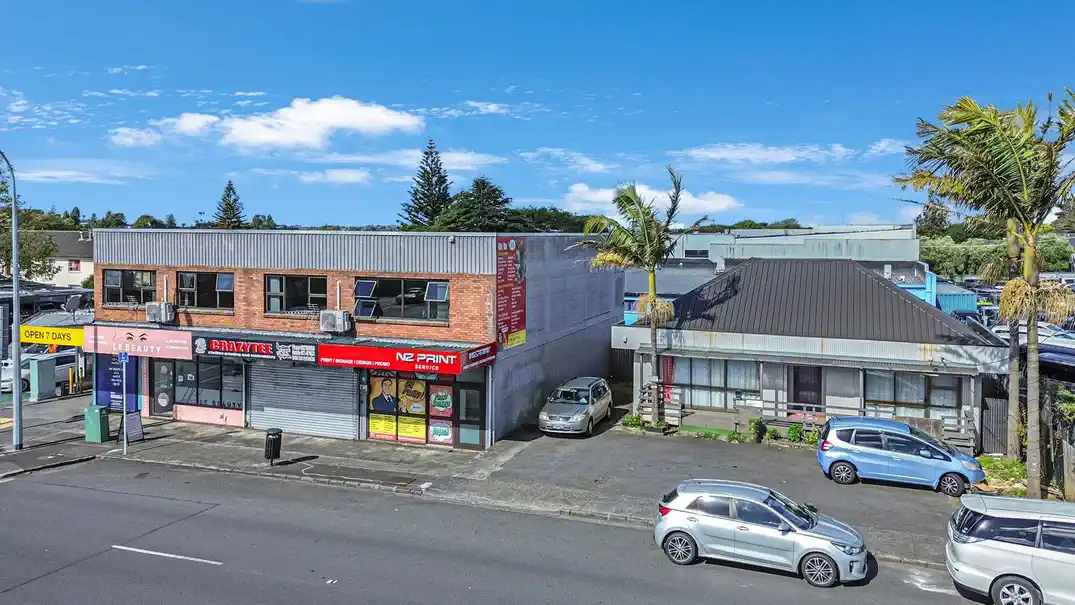 For rent, 2 beds 1 bath house with car parks, Available Now, 26 Atkinson Avenue, Otahuhu, Auckland