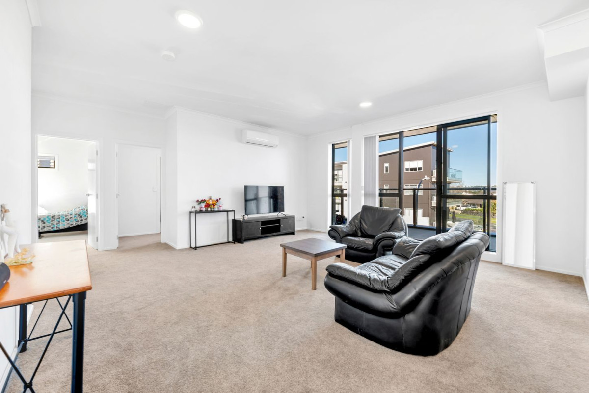 Public Trust is highly motivated, and this property is seriously for sale. 3 beds 2 baths apartment with 2 car parks, 120m2 floor area, 10/130 Stancombe Road, Flat Bush, Auckland