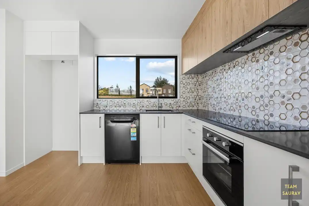 For rent, No Pet, No smoker, 2 beds 1.5 baths townhouse with car park, Available now, 18 Kaititiko Road, Karaka, Auckland