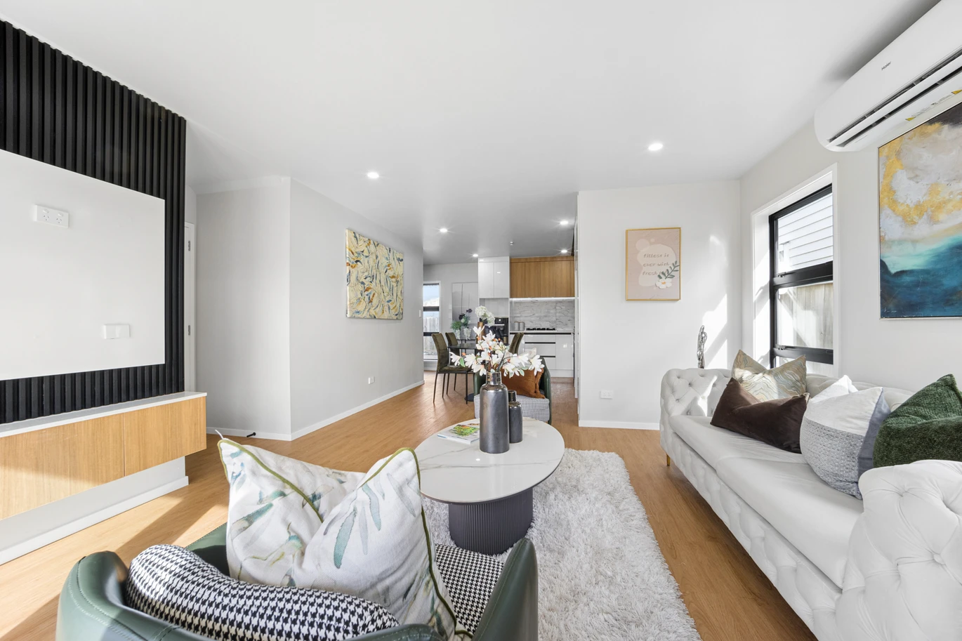 Brandnew standalone 3 beds 2.5 baths home with garage, 20C Castleford Street Green Bay, Auckland
