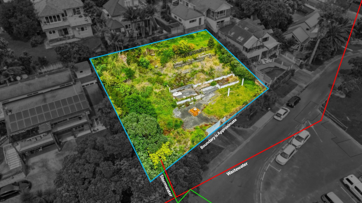 986m2 section with Sea Views, THE VENDOR IS CURRENTLY IN THE PROCESS OF OBTAINING A RESOURCE CONSENT for a four-lot subdivision with two vehicle crossings. 6 Bluff Terrace, Hillsborough, Auckland
