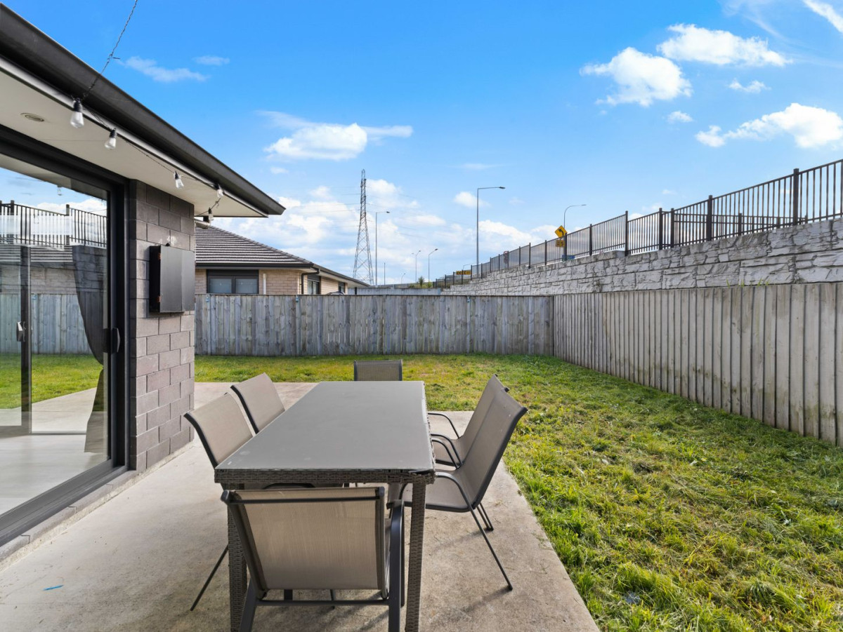 Owner cashing out, 472m2 section, Brick and tile 4 beds 2 baths house with double garage, 25 Dumas Place, Papakura, Auckland