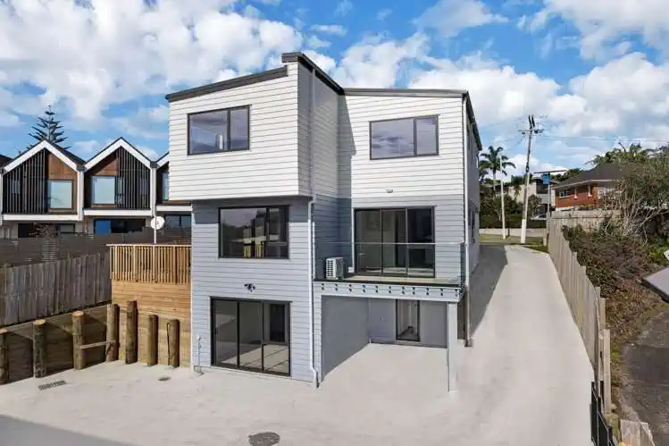 For rent, Brandnew 2 beds 1.5 baths townhouse with car park, available now, 190C Methuen Road, New Windsor, Auckland