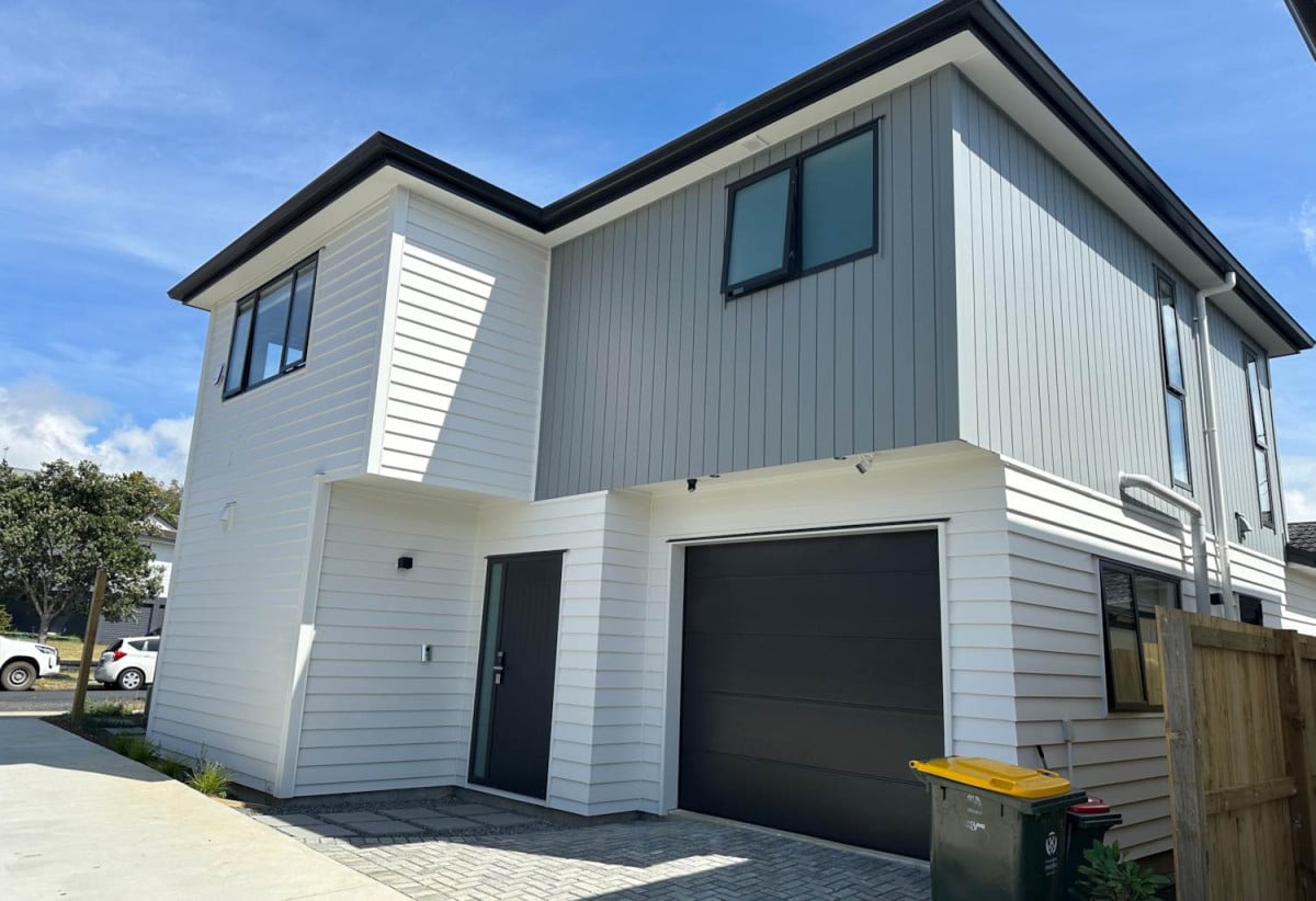 For rent, 4 beds 3 baths house with garage, available 30th September, 41A Gosford Drive, Botany Downs, Auckland