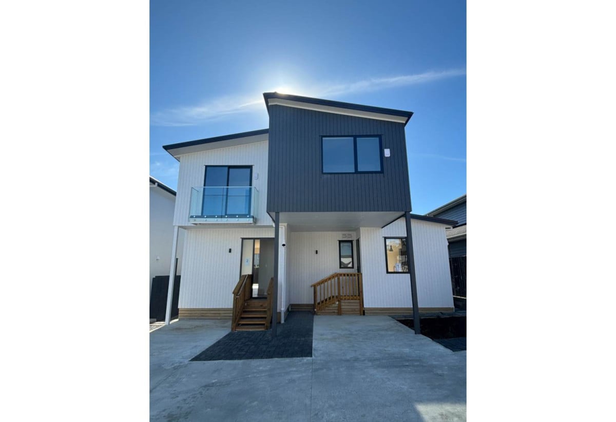 For rent, Brandnew 2 beds 1.5 baths townhouse with car park, available 7th September, 4/113 Moore Street, Howick, Auckland