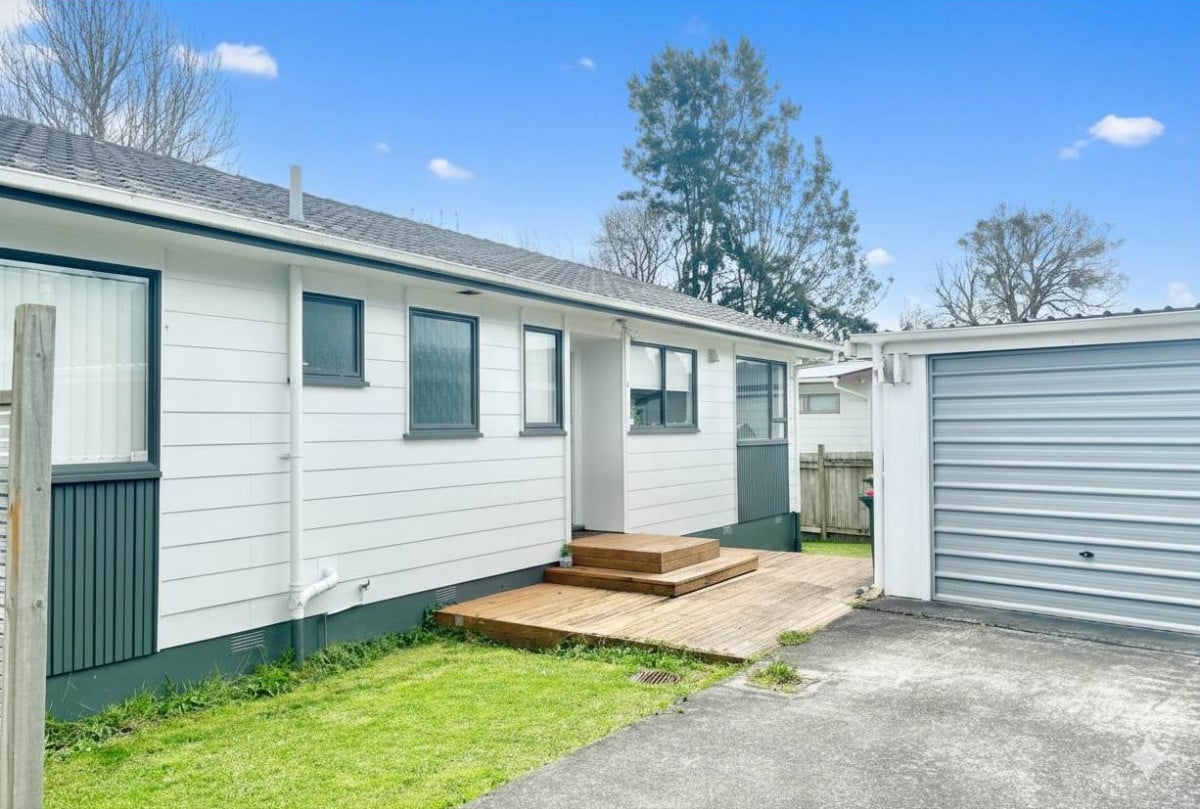 For rent, No pets, No smokers, 3 beds 1 bath townhouse with garage, available now, 3/63 Archmillen Avenue, Pakuranga, Auckland