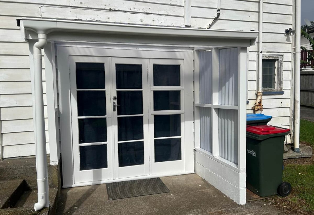 For rent, No smoking allowed, Pets considered on request, Water and lawns included in rent. 1 bed 1 bath studio unit with carport and a communal yard space with a clothesline, 3/45 Mangere Road, Otahuhu, Auckland