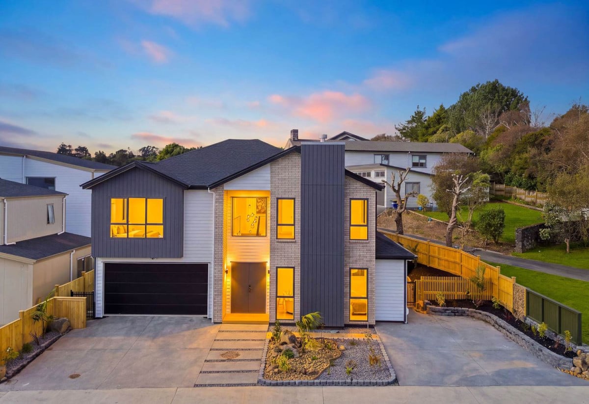 2 kitchens, Brandnew 6 beds 4.5 baths house with double garage and 2 beds granny, 0.5 km to Greenhithe School, 2 Antler Lane, Greenhithe, Auckland