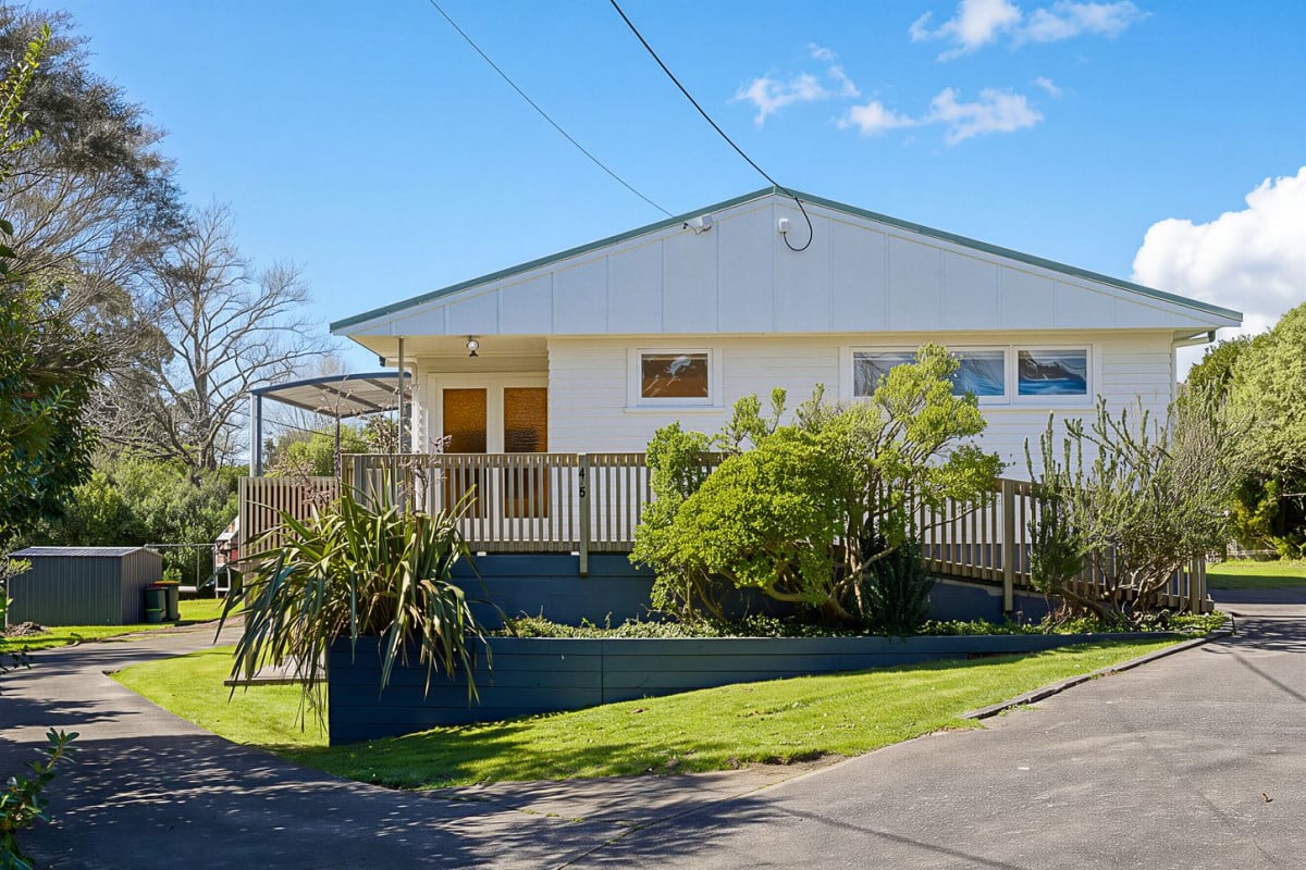 Owners Have Settled, No Double Mortgage, 3 beds 1 bath house with carpark, 46 Lowtherhurst Road, Massey, Auckland